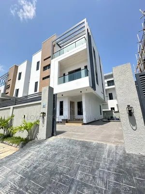 5bdrm House in Lekki Phase 1 for sale