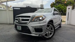Mercedes-Benz GL-Class GL550 4MATIC 4dr SUV AWD (4.7L 8cyl Turbo 7A) Silver