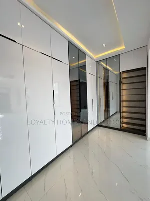 5bdrm Duplex in Chevron for sale