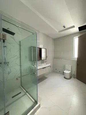 5bdrm Duplex in Chevron for sale
