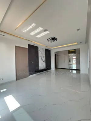 5bdrm Duplex in Chevron for sale