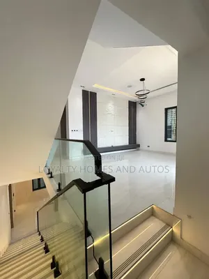 5bdrm Duplex in Chevron for sale