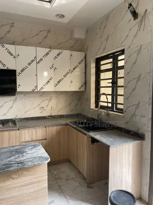 5bdrm Duplex in Mende for rent