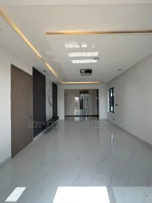 5bdrm Duplex in Chevron for sale