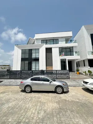 5bdrm Duplex in Chevron for sale