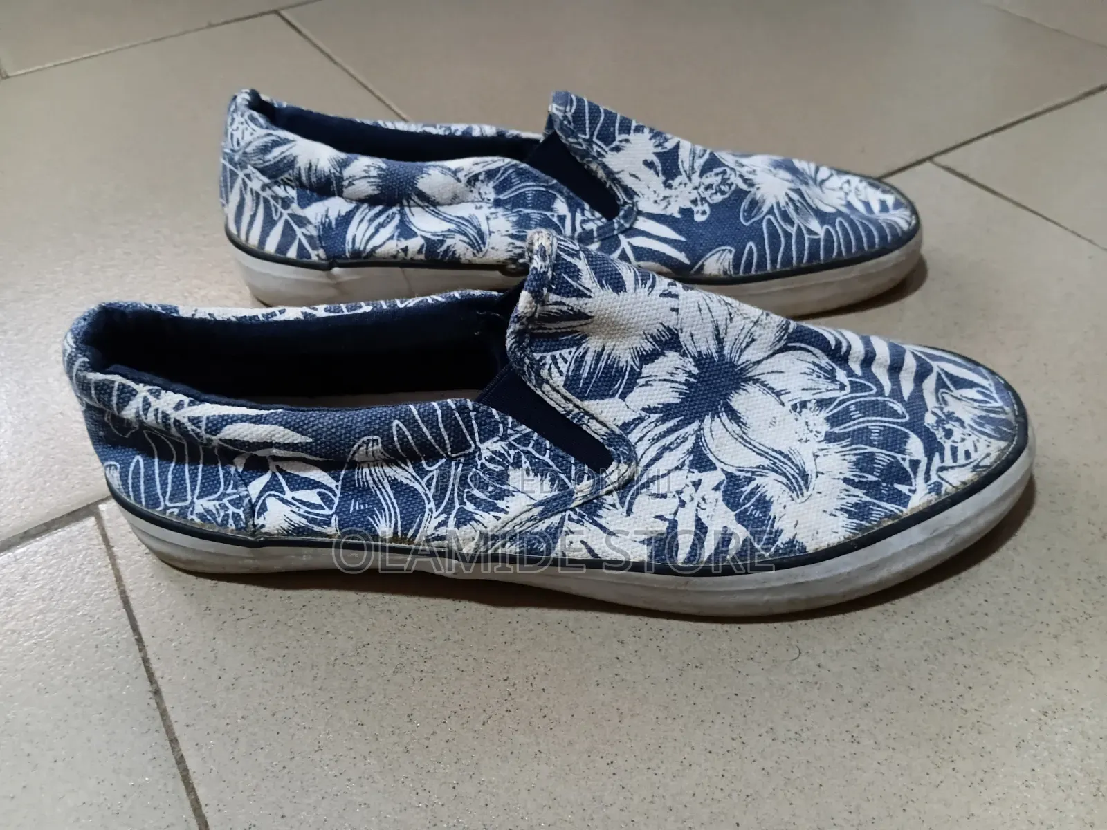 Ceder Wood Used Sneaker