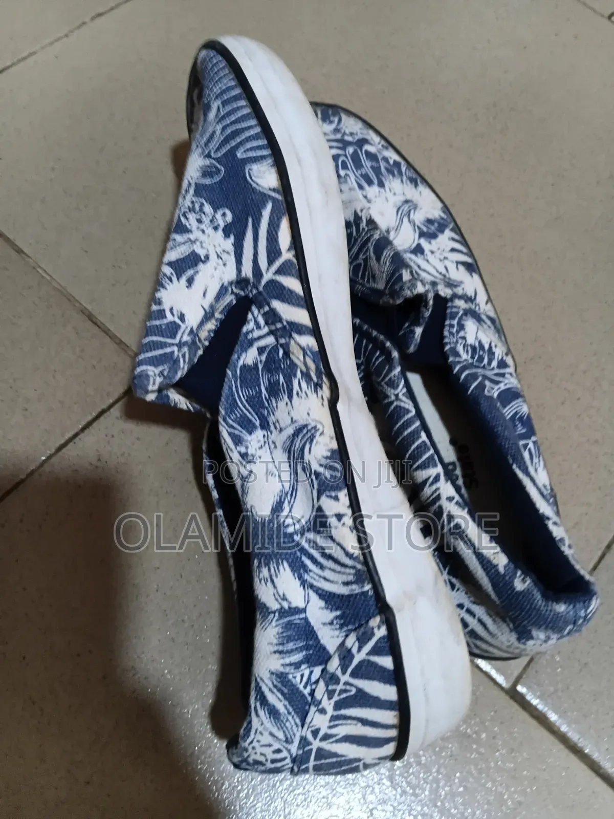 Ceder Wood Used Sneaker