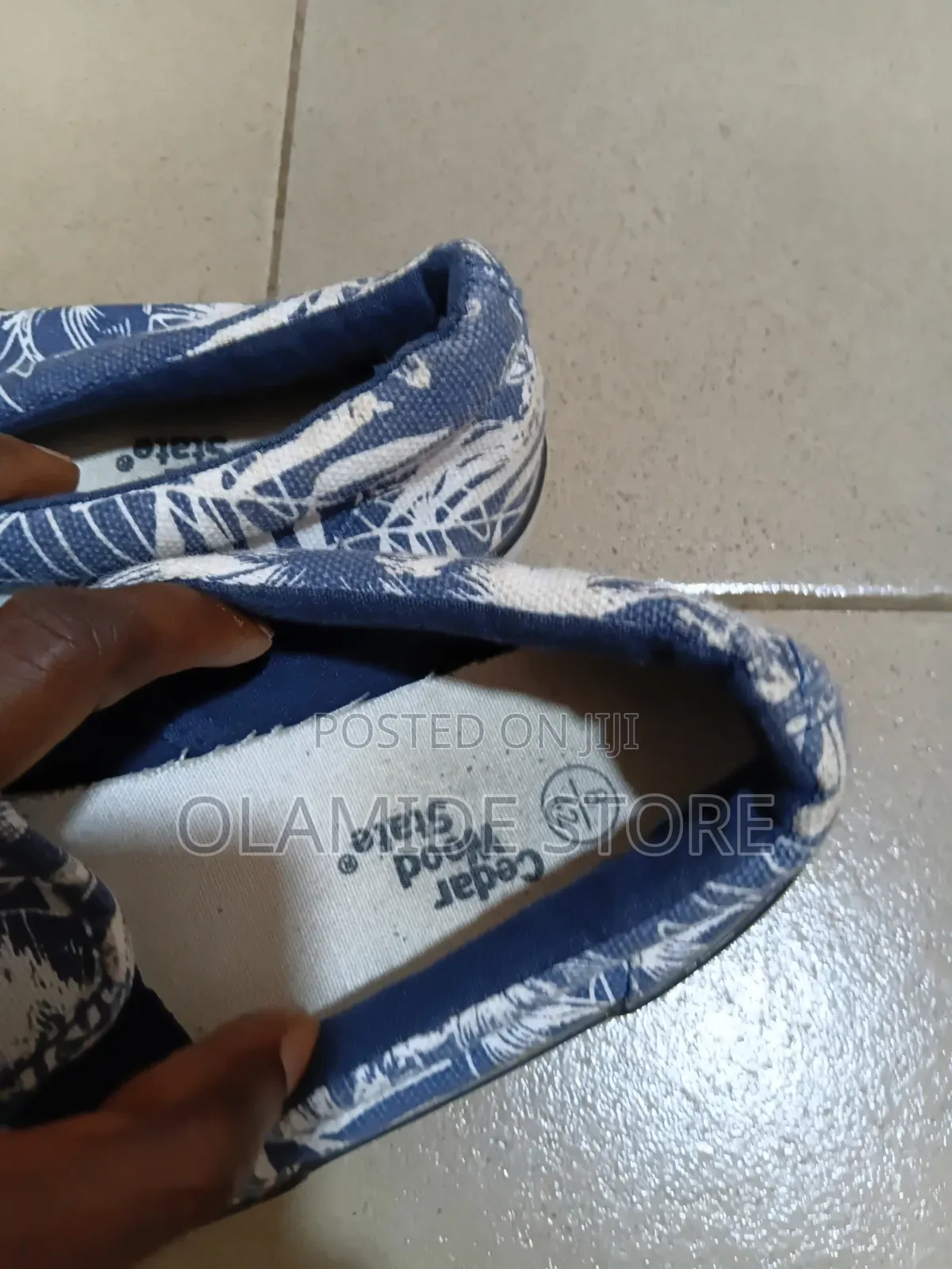 Ceder Wood Used Sneaker