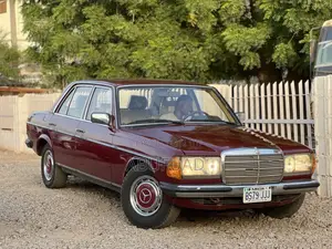 Mercedes-Benz 190E 1979 Red