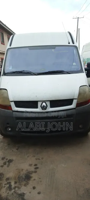 Bus 2010 White
