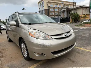 Toyota Sienna XLE 2007 Gold