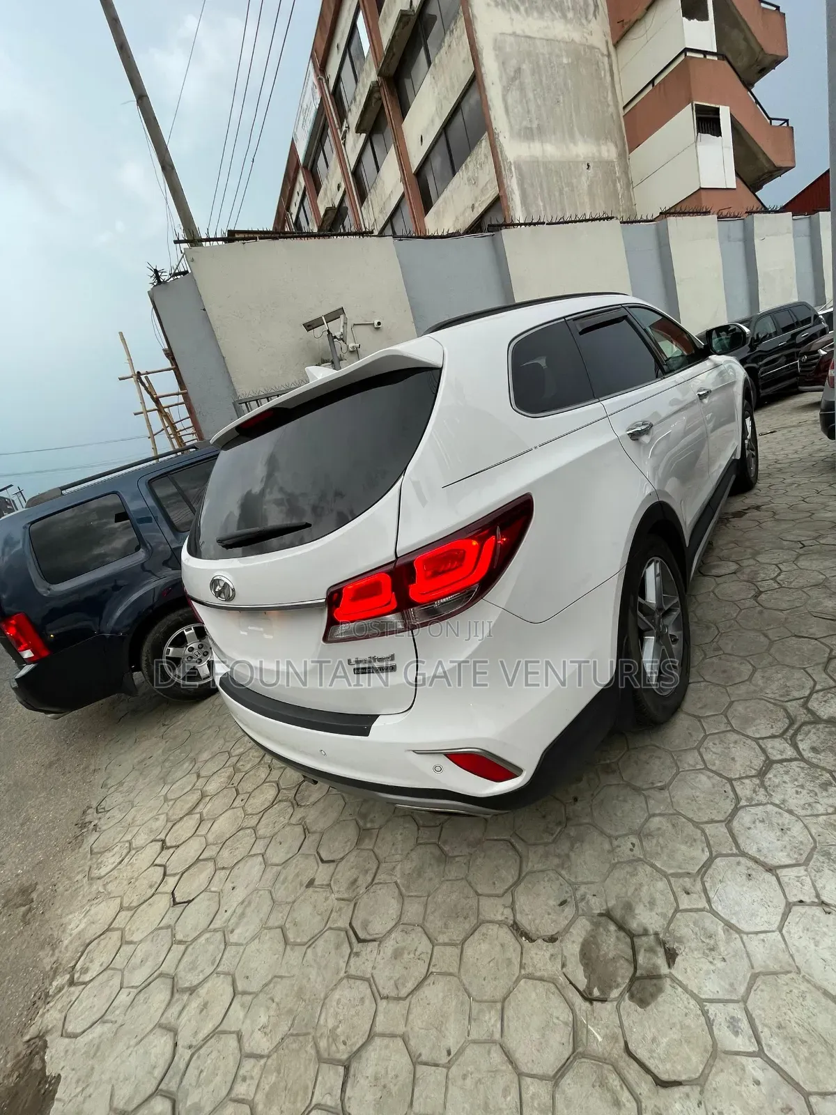 Hyundai Santa Fe SE Ultimate AWD 2017 White