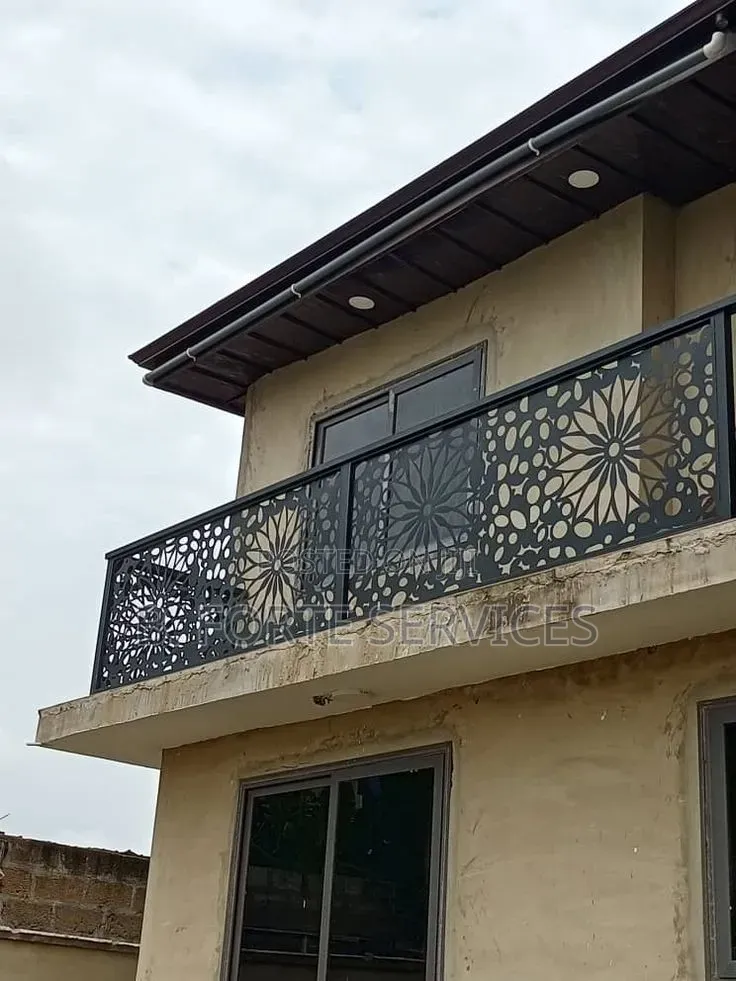 Laser-cut Rail For Bancony