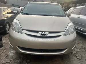 Toyota Sienna XLE 2007 Gold