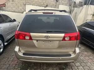 Toyota Sienna XLE 2007 Gold