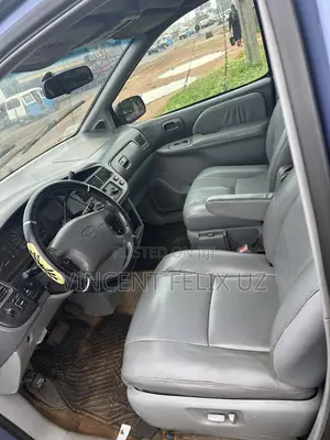 Toyota Sienna LE 2002 Blue