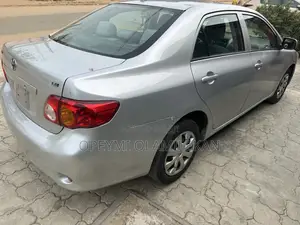 Toyota Corolla LE 4dr Sedan (1.8L 4cyl 4A) 2010 Silver