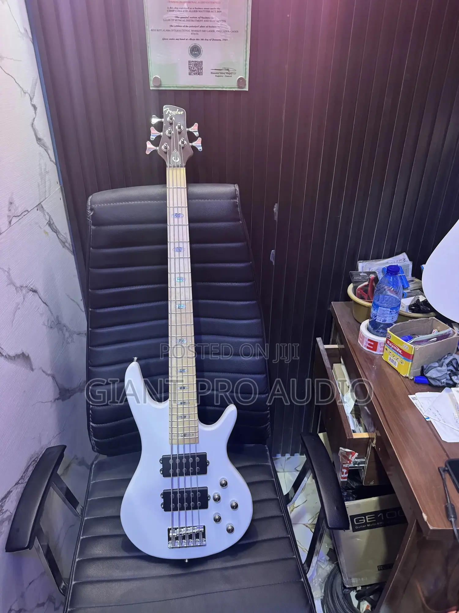 Fender 5 Strings Active Guitar