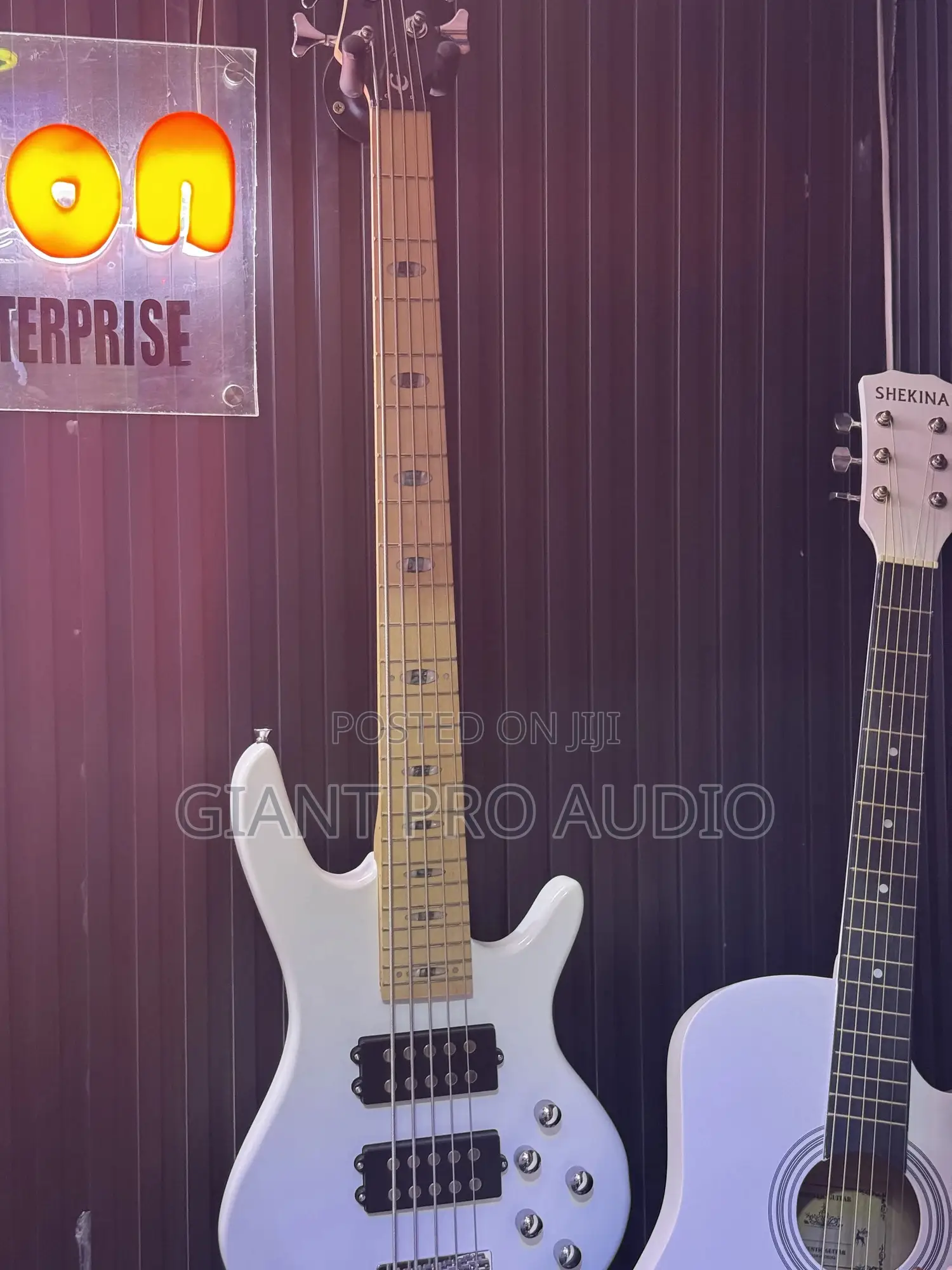 Fender 5 Strings Active Guitar