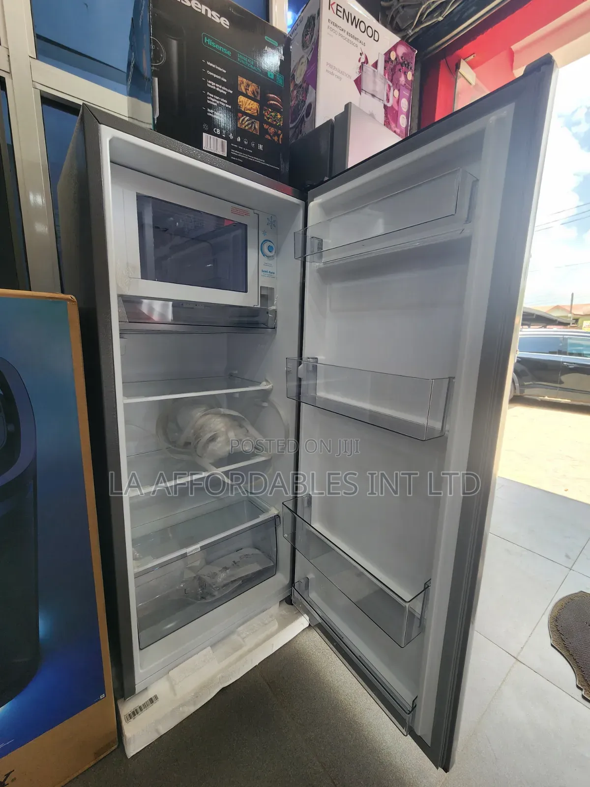Hisense Refrigerator. Model: Rr230s