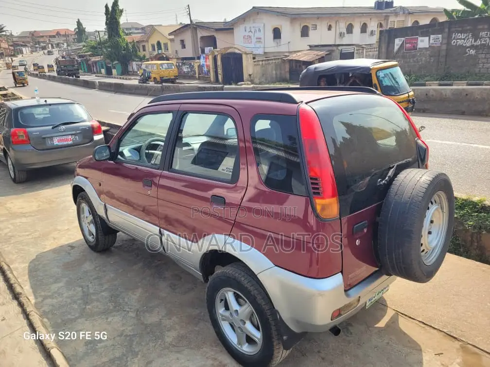 Daihatsu Terios 2000 Red