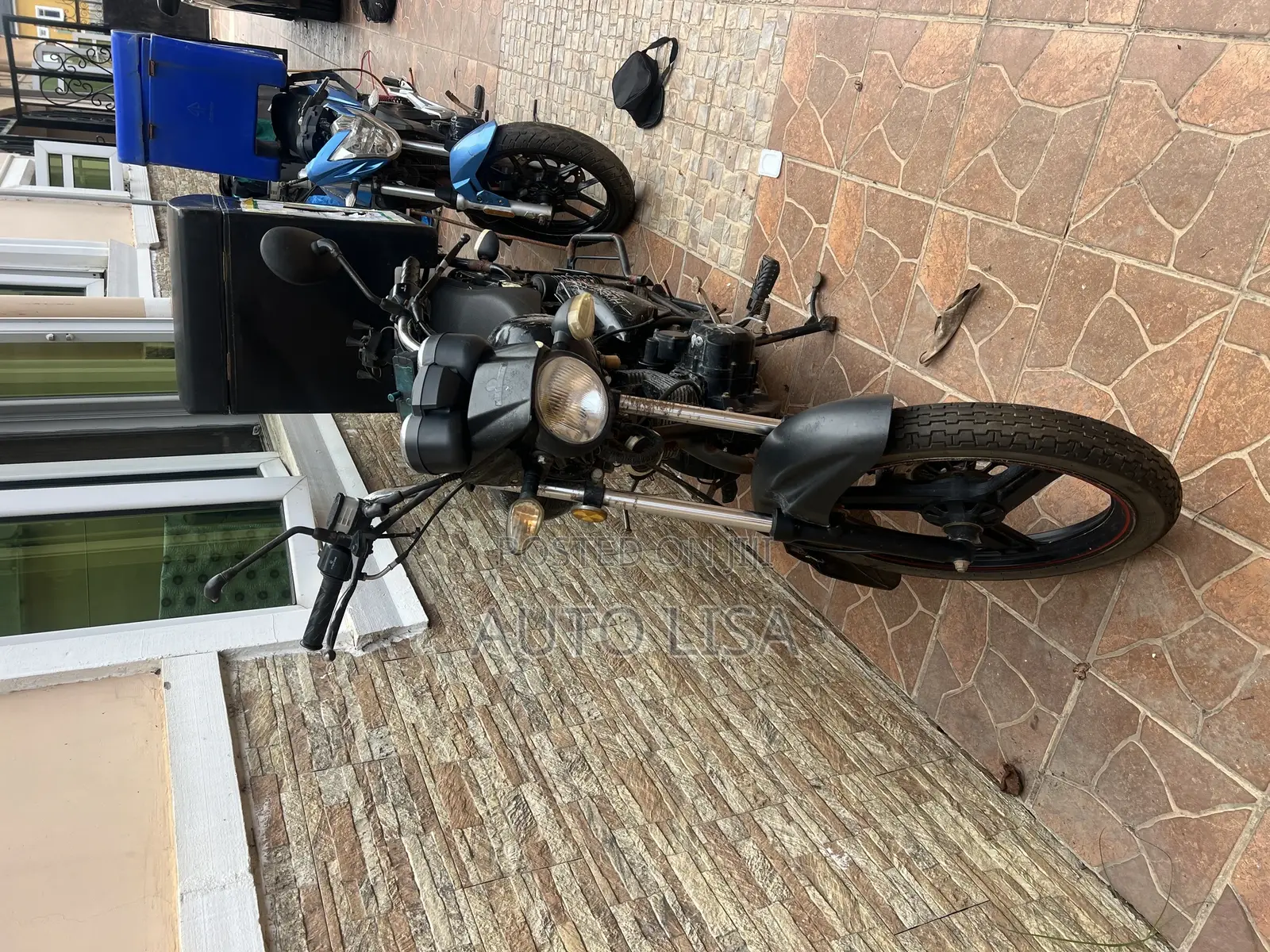 Kymstone Husky 2025 Black