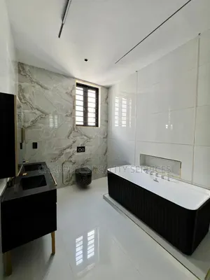 5bdrm Duplex in Lekki Phase 1 for rent