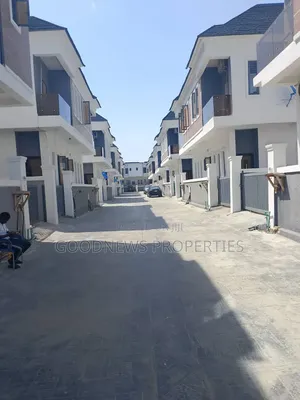 4bdrm Duplex in Vgc By Harris Drive for sale