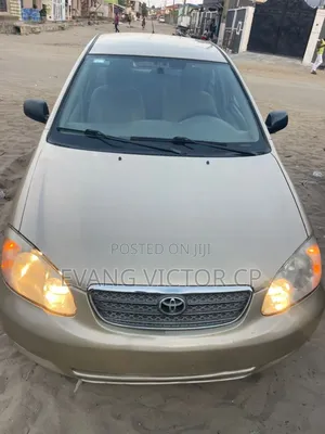 Toyota Corolla LE 2004 Gold