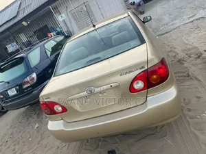 Toyota Corolla LE 2004 Gold