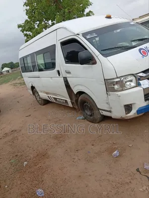 Toyota HiAce 2012 White