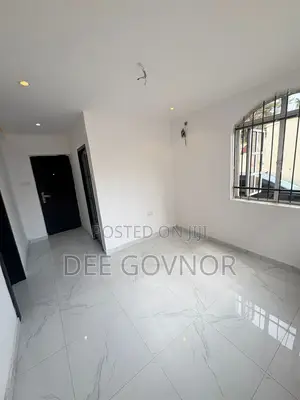 5bdrm Townhouse/Terrace in B Ikota, Lekki Phase 2 for sale