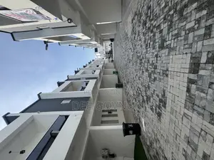 5bdrm Townhouse/Terrace in B Ikota, Lekki Phase 2 for sale