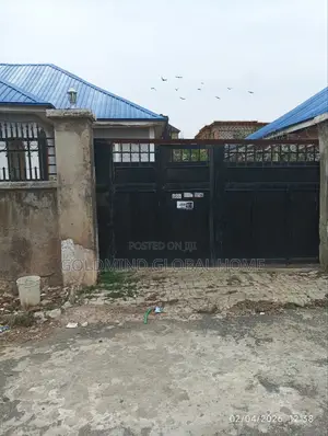 4bdrm Bungalow in Lugbe - Abuja for sale