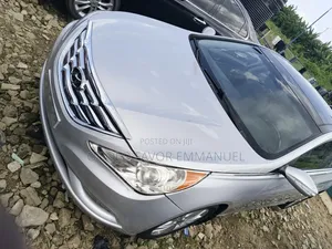 Hyundai Sonata Limited Sedan FWD (2.4L 4cyl 6A) 2012 Silver