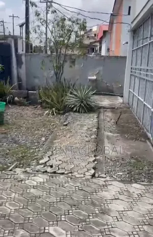 7bdrm Duplex in In Estate, Adeniyi Jones for sale