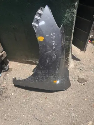 Toyota Fender Matrix 2010
