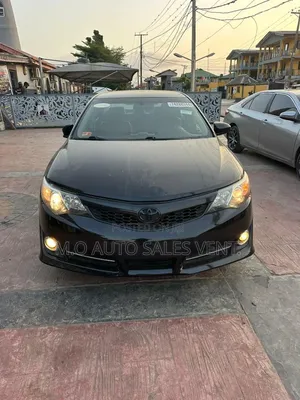 Toyota Camry SE Sport 4dr Sedan w/Prod. End 11/13 (2.5L 4cyl 6A) 2014
