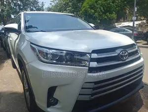 Toyota Highlander XLE 4x2 V6 (3.5L 6cyl 8A) 2018 White
