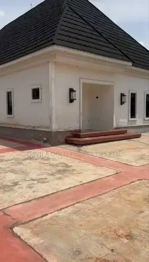 4bdrm Bungalow in Benin City for sale