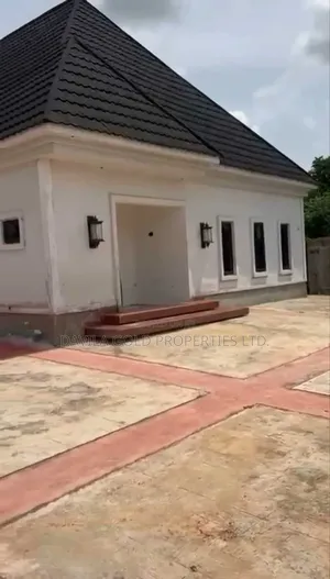 4bdrm Bungalow in Benin City for sale