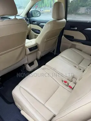 Toyota Highlander XLE 4dr SUV AWD (3.5L 6cyl 6A) 2015 Gray