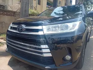 Toyota Highlander XLE 4x4 V6 (3.5L 6cyl 8A) 2018 Black