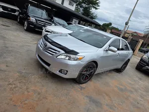 Toyota Camry LE V6 4dr Sedan (3.5L 6cyl 6AM) 2010 Silver