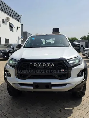 New Toyota Hilux 2025 White