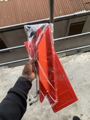 Heavy-Duty Foldable Emergency Warning Triangle Reflector