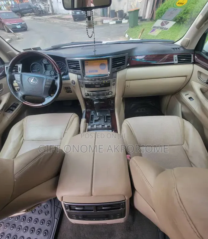 Lexus LX 570 2011 White