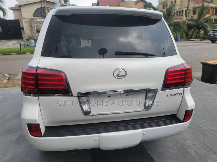 Lexus LX 570 2011 White