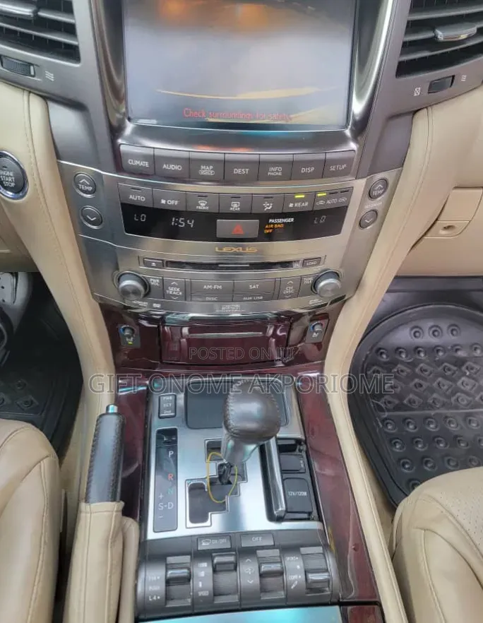 Lexus LX 570 2011 White