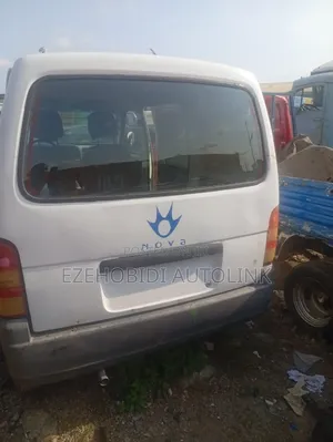 Suzuki Every 2000 White